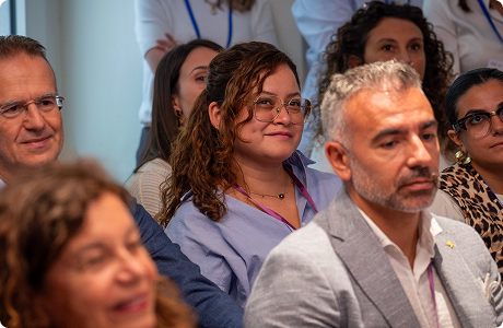 HR che ascolta attentamente un workshop di Wibo